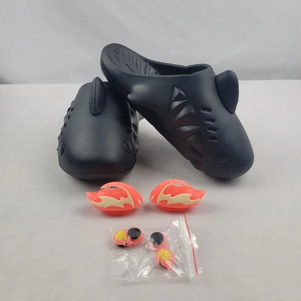 NWT‎ HelloSlippers Sharkicks Pro Mule in black Size 32-33 kids size 2-3.5